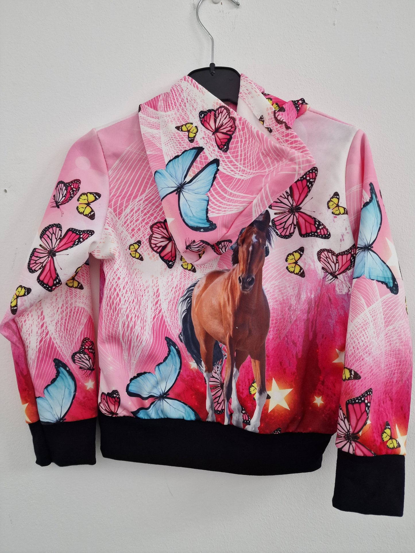 Hoodie mit Pferd und Schmetterlingen 98/104